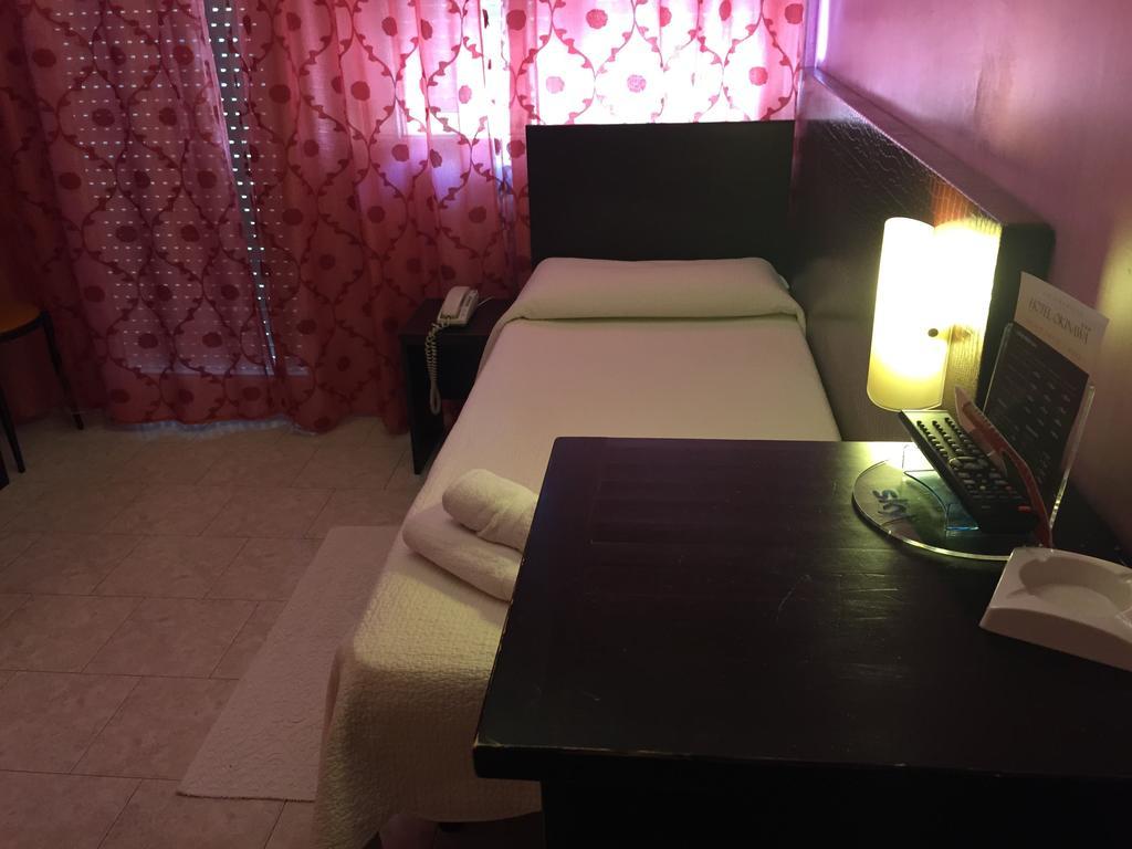 רימיני Hotel Okinawa חדר תמונה