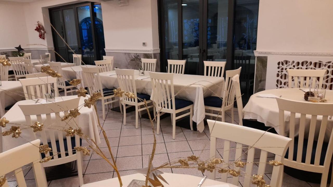 רימיני Hotel Okinawa מראה חיצוני תמונה