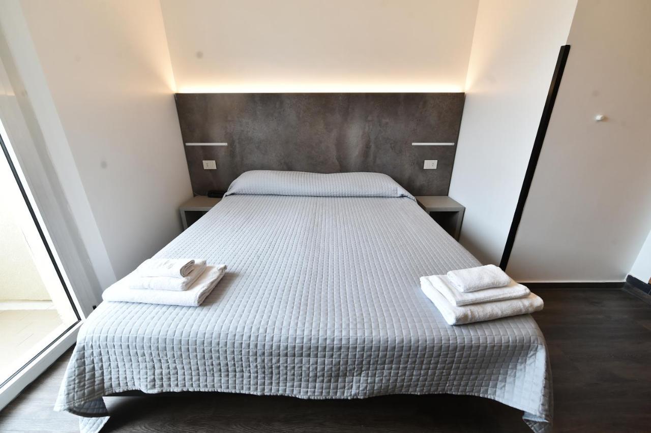רימיני Hotel Okinawa מראה חיצוני תמונה
