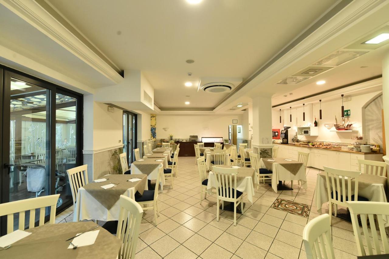 רימיני Hotel Okinawa מראה חיצוני תמונה