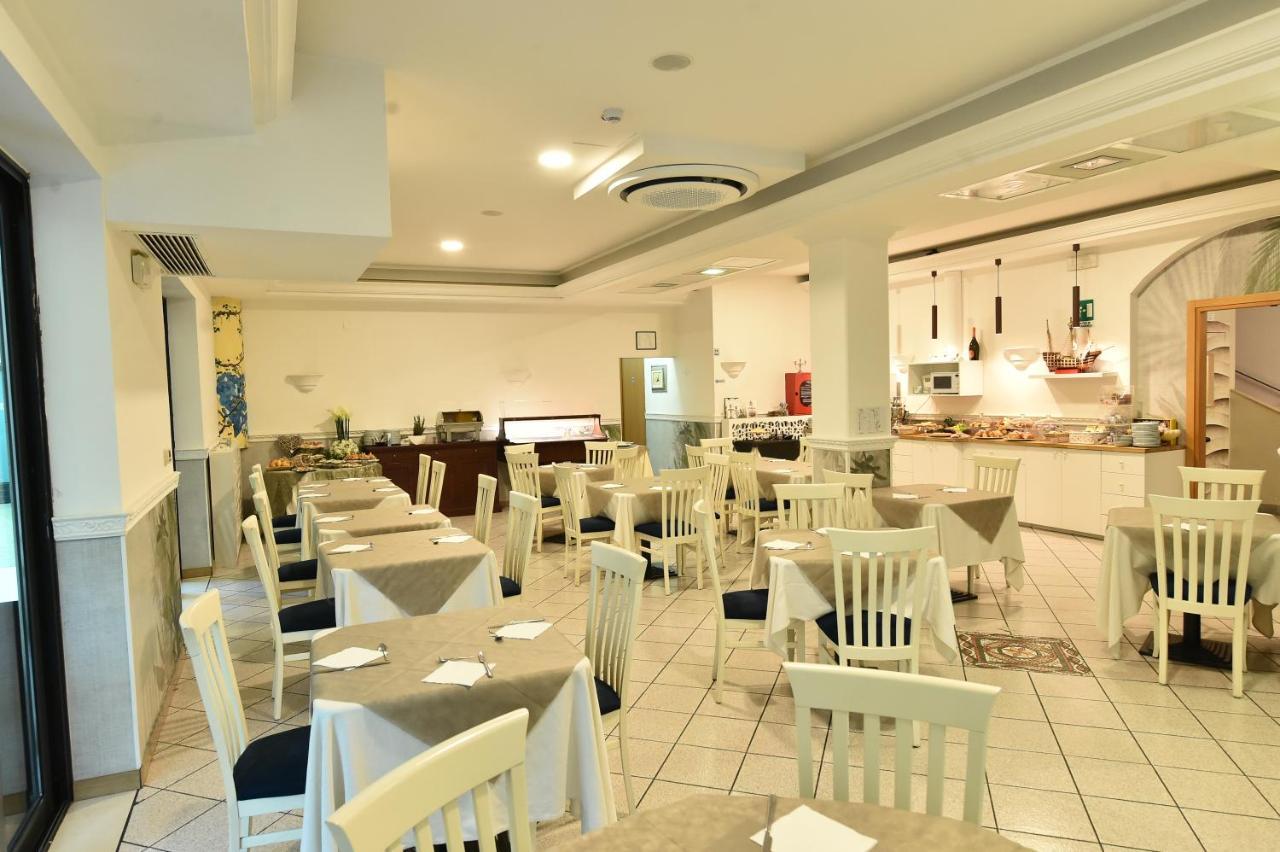 רימיני Hotel Okinawa מראה חיצוני תמונה