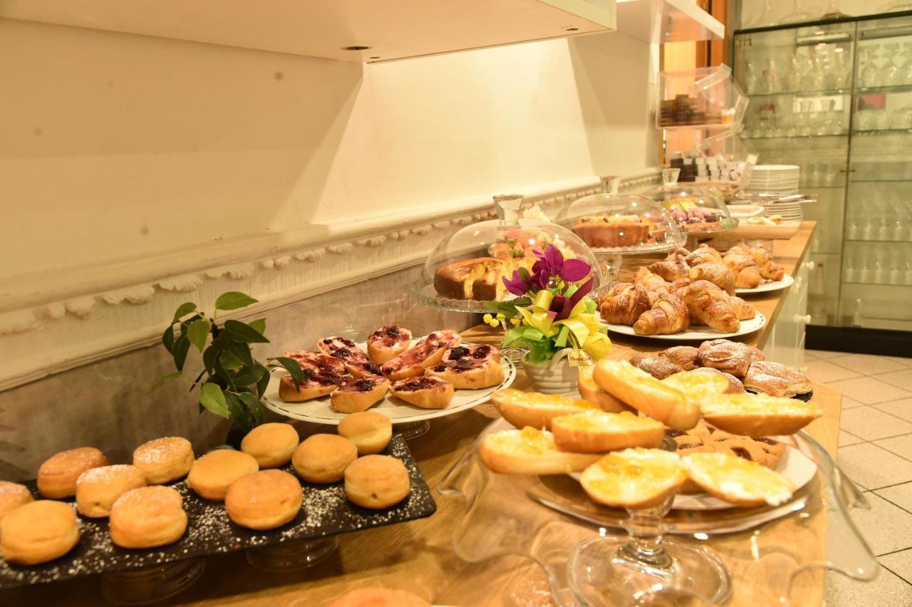 רימיני Hotel Okinawa מראה חיצוני תמונה