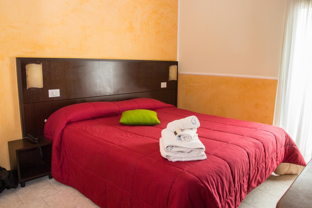 רימיני Hotel Okinawa מראה חיצוני תמונה