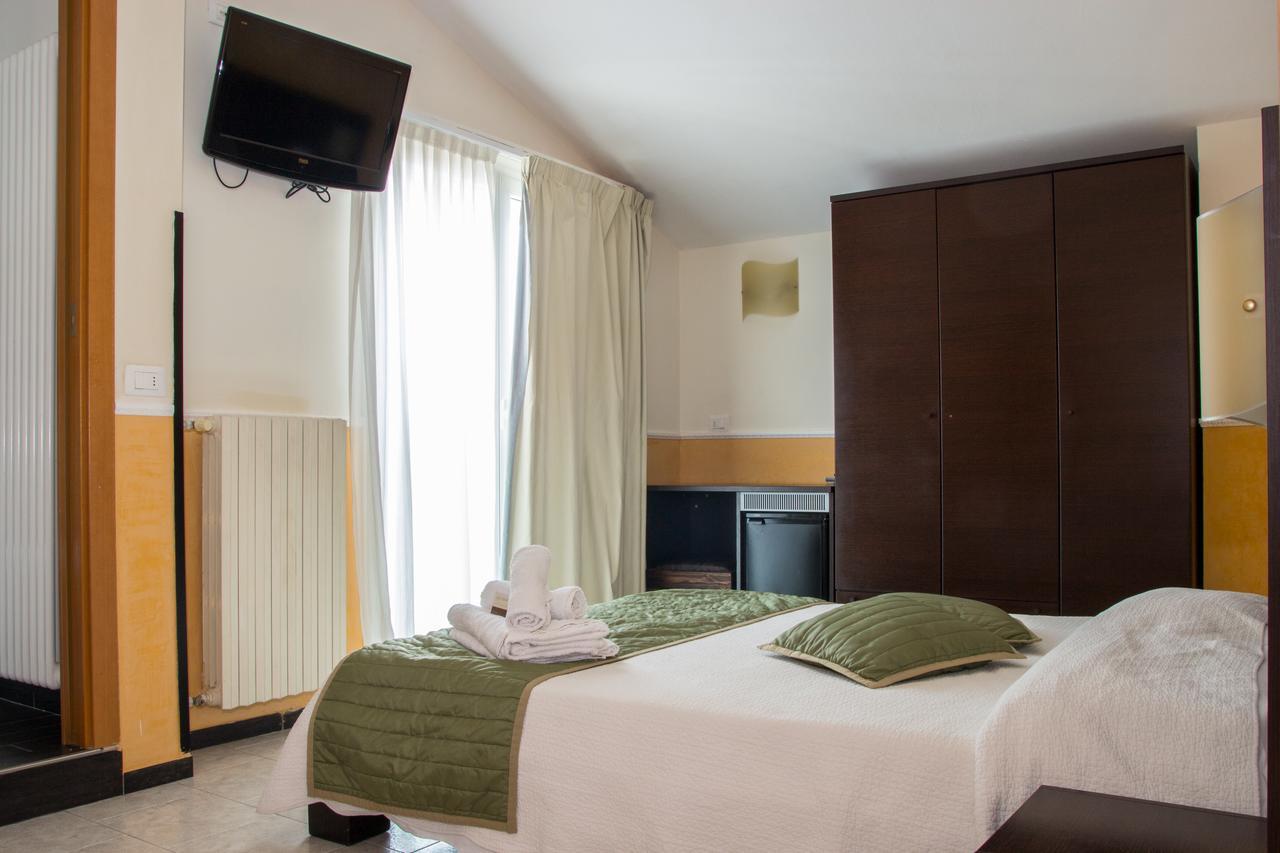 רימיני Hotel Okinawa מראה חיצוני תמונה