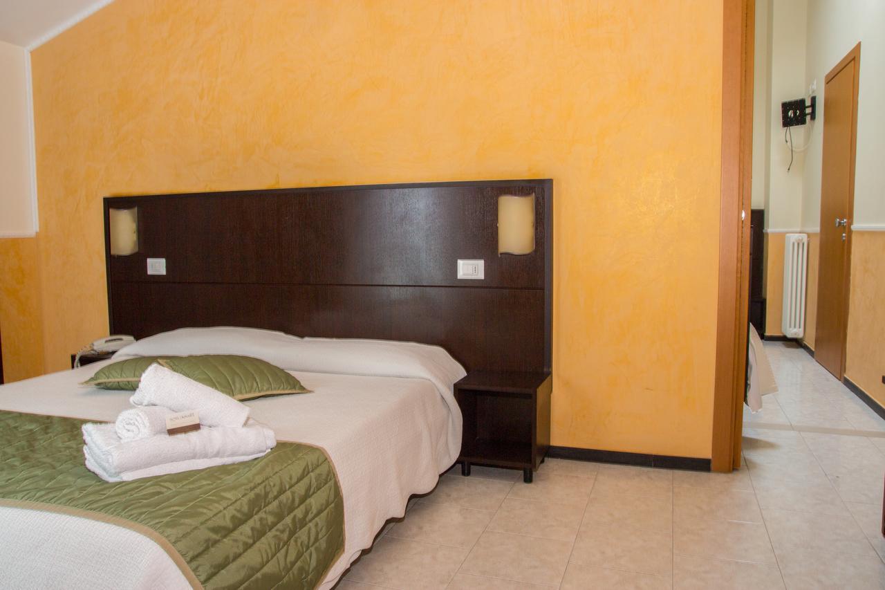 רימיני Hotel Okinawa מראה חיצוני תמונה